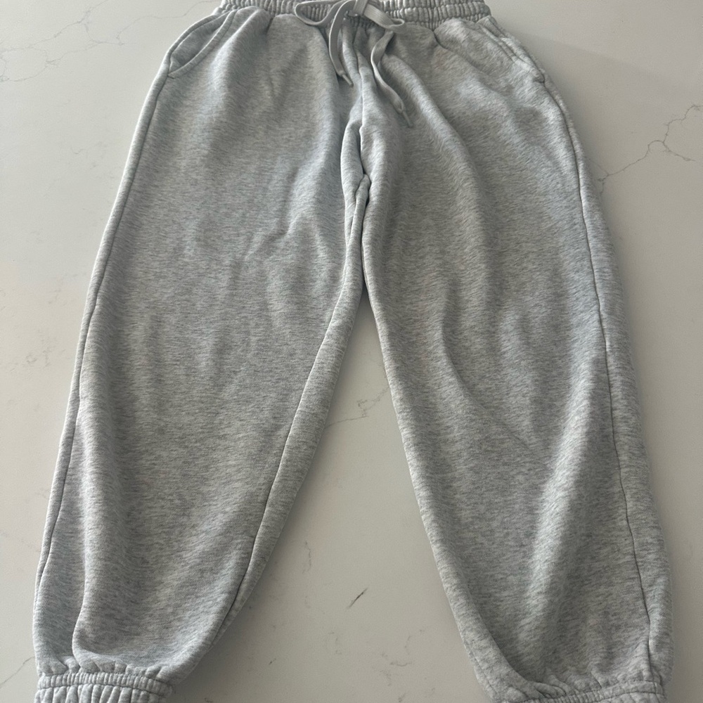 Fabletics Justin Relaxed Fit Gray Sweatpants